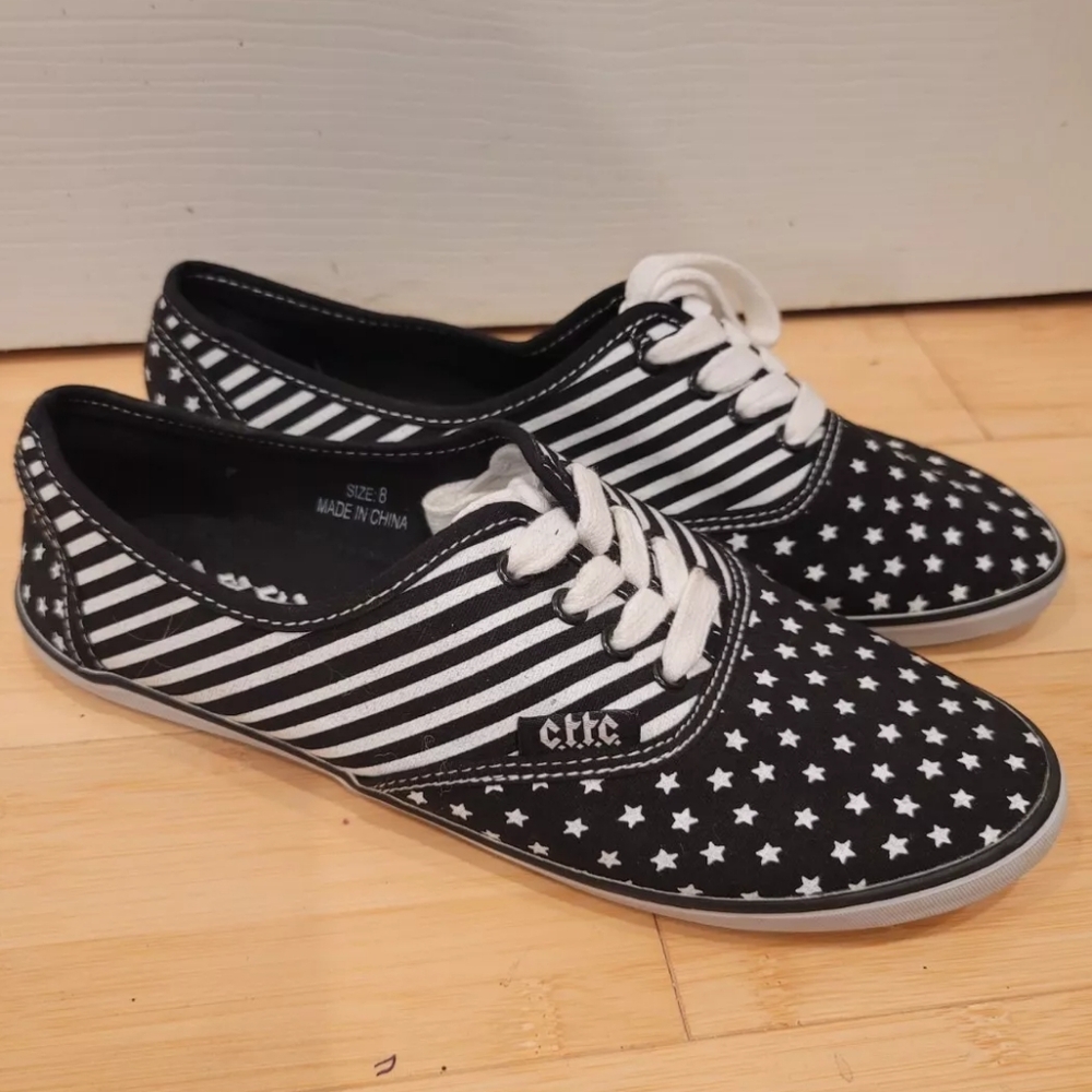 Cute to the Core Black & white stars stripes shoes sneaker lace up flats 8 - Picture 3 of 7